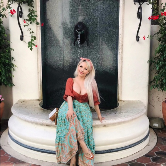 🤎LIVE NOTIFICATION 🤎 BRING YOUR HUSBAND’S CREDIT CARD! LET’S SHOP!🤎🤎🤎 - Picture 4 of 14